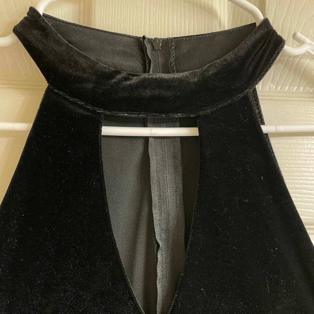 Boutique black velvet jumpsuit size 3 - Picture 2 of 4